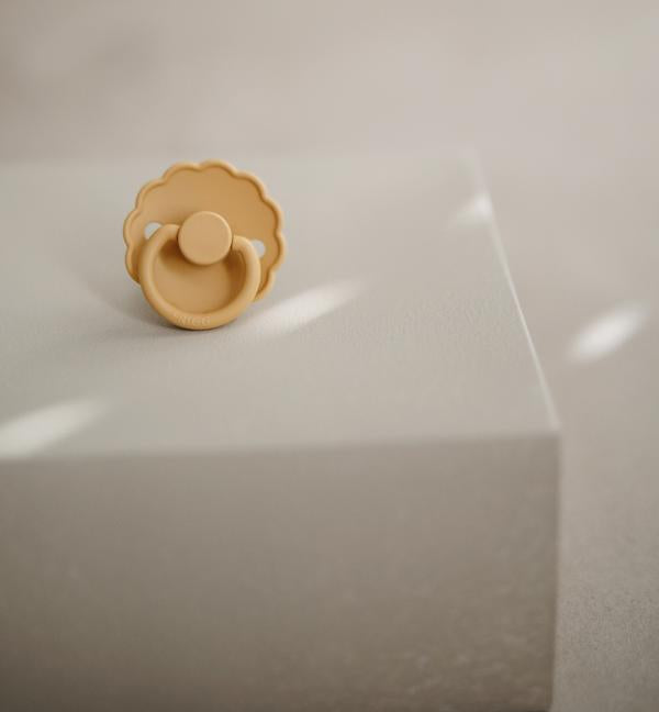 FRIGG Daisy Natural Rubber Pacifier